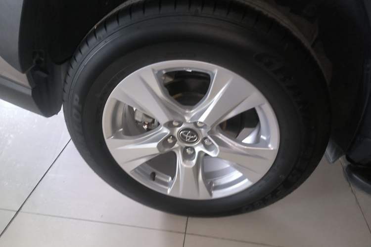 Used Toyota RAV4 2023 2.0L CVT Two-Wheel Drive Urban Edition Right Rear Wheel Hub