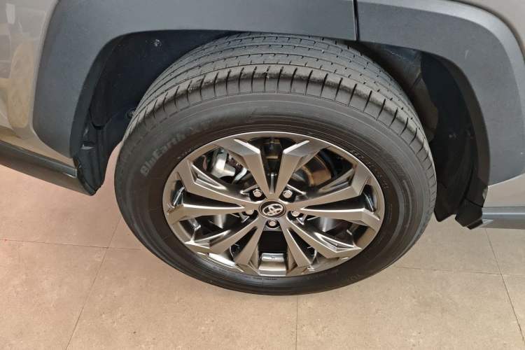 Used Toyota RAV4 2023 2.0L CVT Two-Wheel Drive Fashion Plus Edition Right Rear Wheel Hub