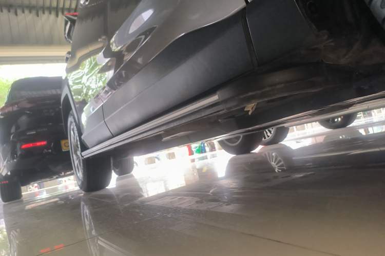 Used Toyota RAV4 2023 2.0L CVT Two-Wheel Drive Urban Edition Right Side Sill