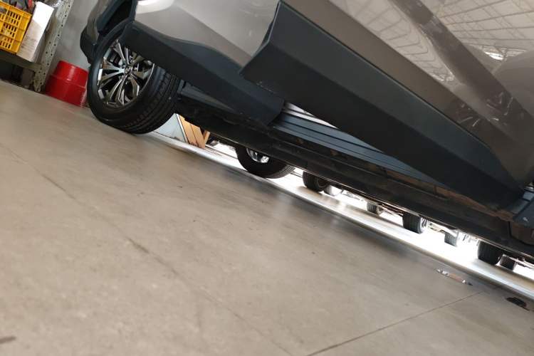 Used Toyota RAV4 2023 2.0L CVT Two-Wheel Drive Fashion Plus Edition Right Side Sill