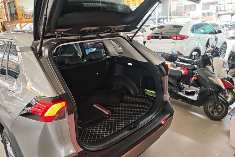 Used Toyota RAV4 2023 2.0L CVT Two-Wheel Drive Fashion Plus Edition Trunk