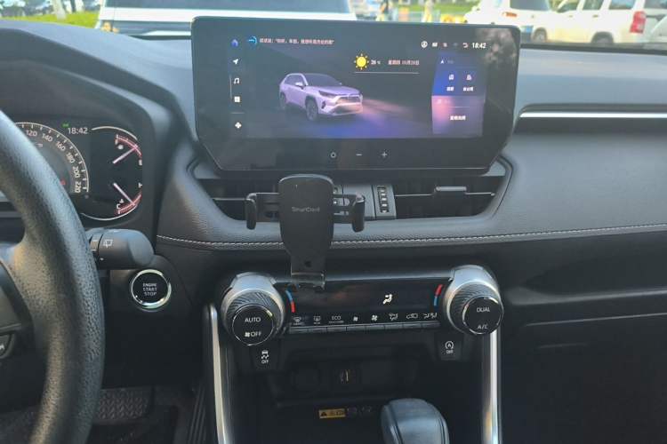 Used Toyota RAV4 2023 2.0L CVT Two-Wheel Drive Fashion Edition Audio And AC Panel