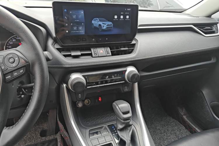 Used Toyota RAV4 2023 2.0L CVT Two-Wheel Drive Urban Edition Audio And AC Panel