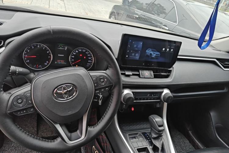 Used Toyota RAV4 2023 2.0L CVT Two-Wheel Drive Urban Edition Center Console