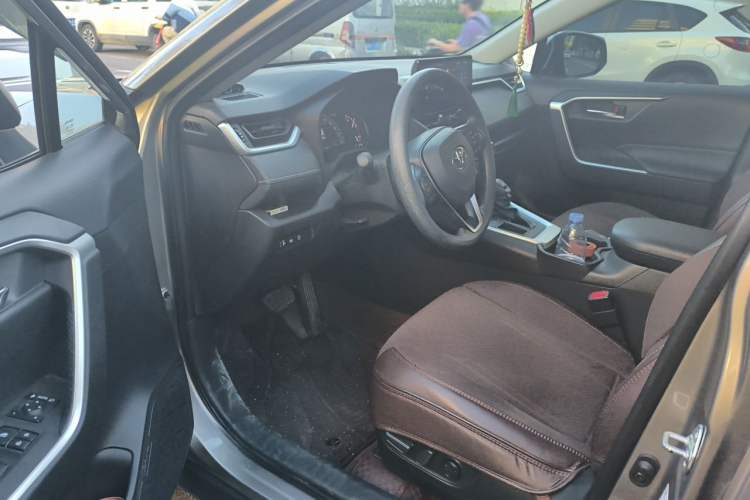 Used Toyota RAV4 2023 2.0L CVT Two-Wheel Drive Fashion Edition Driver Seat