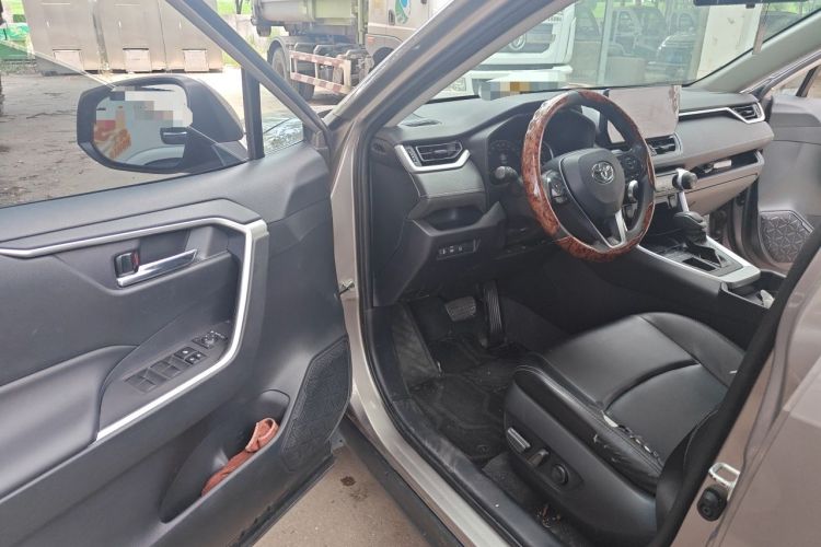 Used Toyota RAV4 2023 2.0L CVT Two-Wheel Drive Fashion Edition Driver Seat