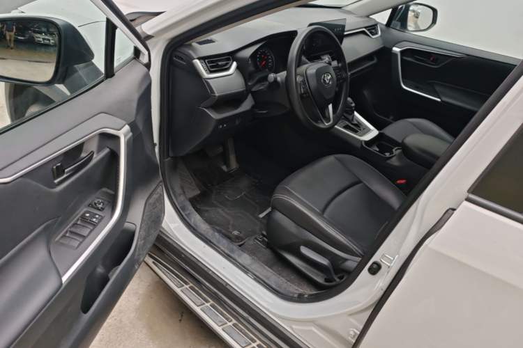 Used Toyota RAV4 2023 2.0L CVT Two-Wheel Drive Urban Edition Driver Seat