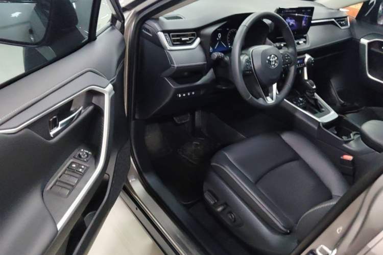 Used Toyota RAV4 2023 2.0L CVT Two-Wheel Drive Fashion Plus Edition Driver Seat