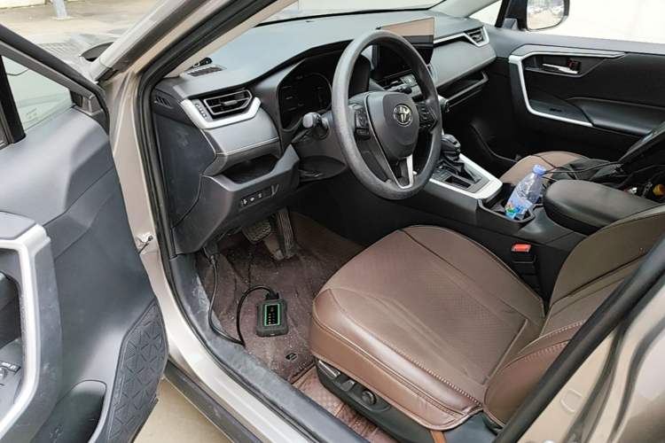 Used Toyota RAV4 2023 2.0L CVT Two-Wheel Drive Fashion Edition Driver Seat