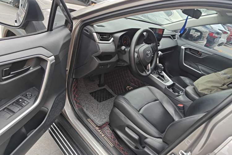 Used Toyota RAV4 2023 2.0L CVT Two-Wheel Drive Urban Edition Driver Seat