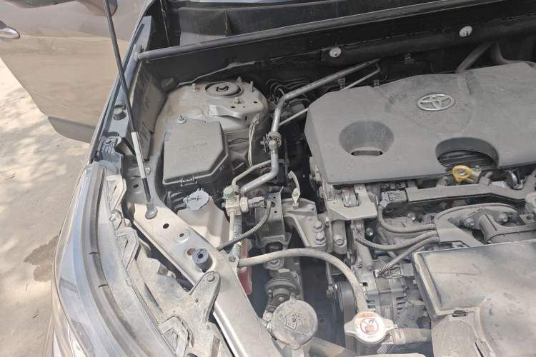 Used Toyota RAV4 2023 2.0L CVT Two-Wheel Drive Fashion Edition Engine Bay Right
