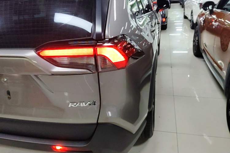 Used Toyota RAV4 2023 2.0L CVT Two-Wheel Drive Fashion Plus Edition Exterior 3