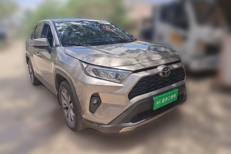 Used Toyota RAV4 2023 2.0L CVT Two-Wheel Drive Fashion Edition Front Right 45 Deg