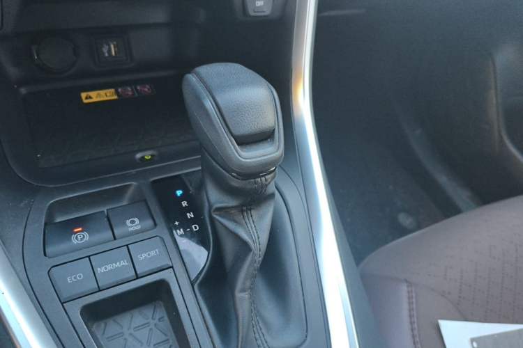 Used Toyota RAV4 2023 2.0L CVT Two-Wheel Drive Fashion Edition Gear Lever