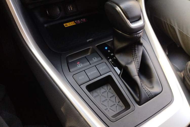 Used Toyota RAV4 2023 2.0L CVT Two-Wheel Drive Fashion Plus Edition Gear Lever