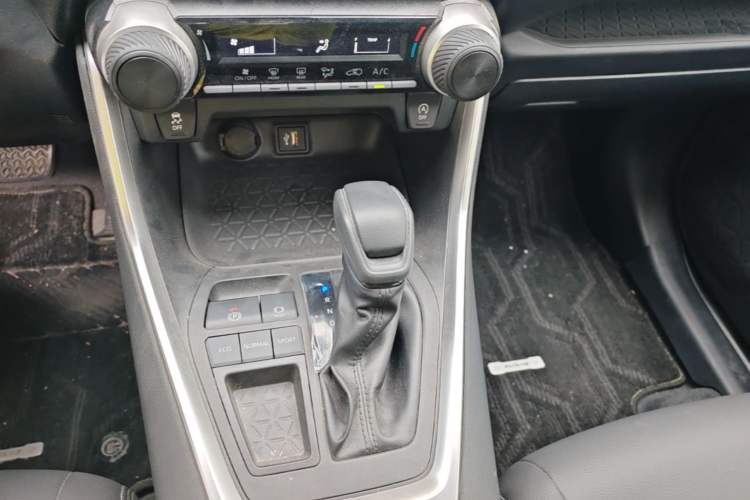Used Toyota RAV4 2023 2.0L CVT Two-Wheel Drive Urban Edition Gear Lever