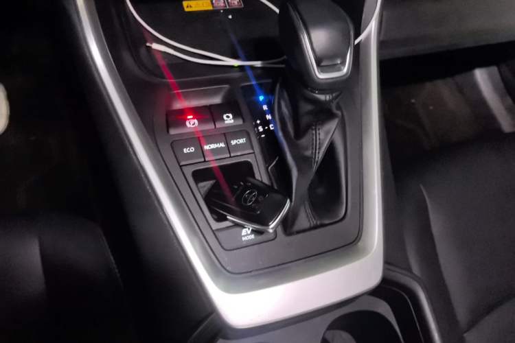Used Toyota RAV4 2023 Dual-Engine 2.5L E-CVT Two-Wheel Drive Elite Plus Edition Gear Lever