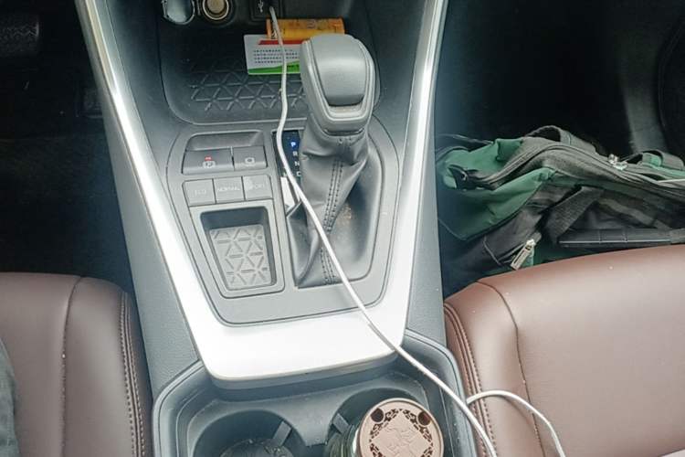 Used Toyota RAV4 2023 2.0L CVT Two-Wheel Drive Urban Edition Gear Lever