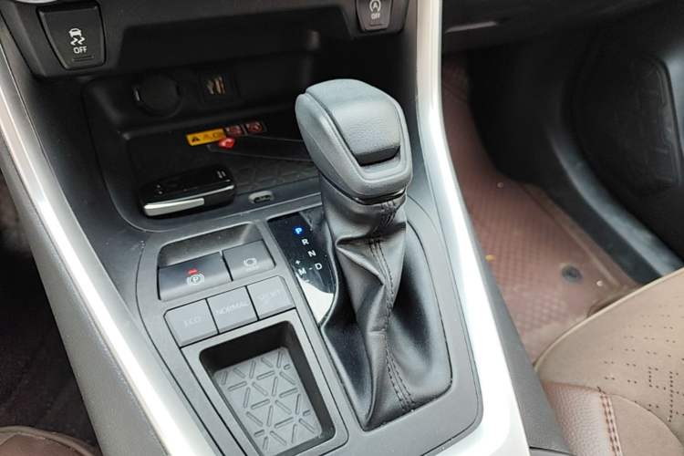 Used Toyota RAV4 2023 2.0L CVT Two-Wheel Drive Fashion Edition Gear Lever