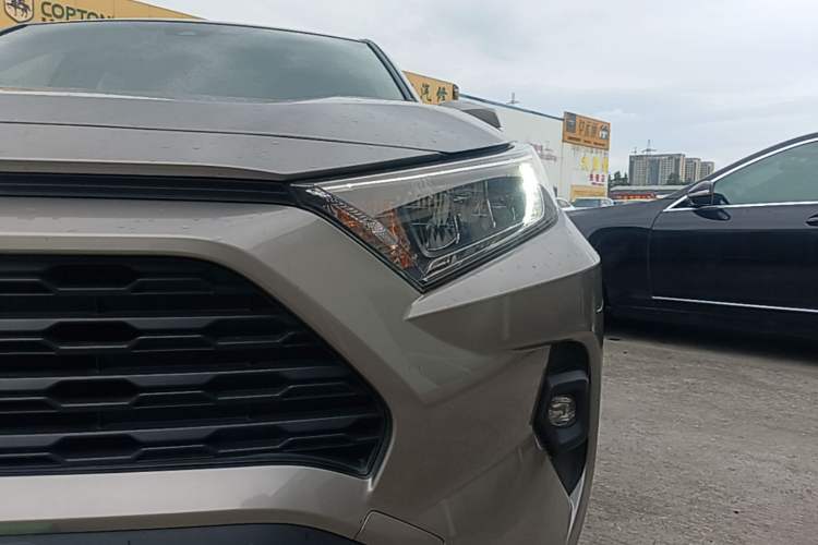 Used Toyota RAV4 2023 2.0L CVT Two-Wheel Drive Urban Edition Left Front Headlight
