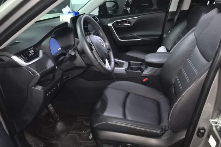 Used Toyota RAV4 2023 Dual-Engine 2.5L E-CVT Two-Wheel Drive Elite Plus Edition Left Front Seat