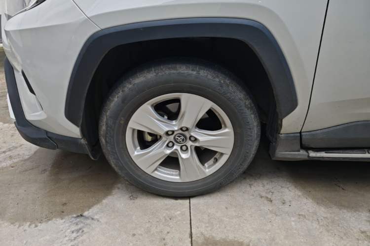 Used Toyota RAV4 2023 2.0L CVT Two-Wheel Drive Urban Edition Left Front Wheel Hub