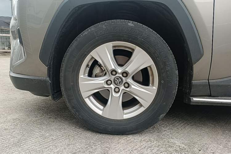 Used Toyota RAV4 2023 2.0L CVT Two-Wheel Drive Urban Edition Left Front Wheel Hub