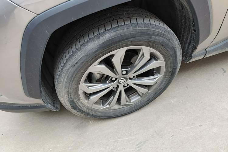 Used Toyota RAV4 2023 2.0L CVT Two-Wheel Drive Fashion Edition Left Front Wheel Hub