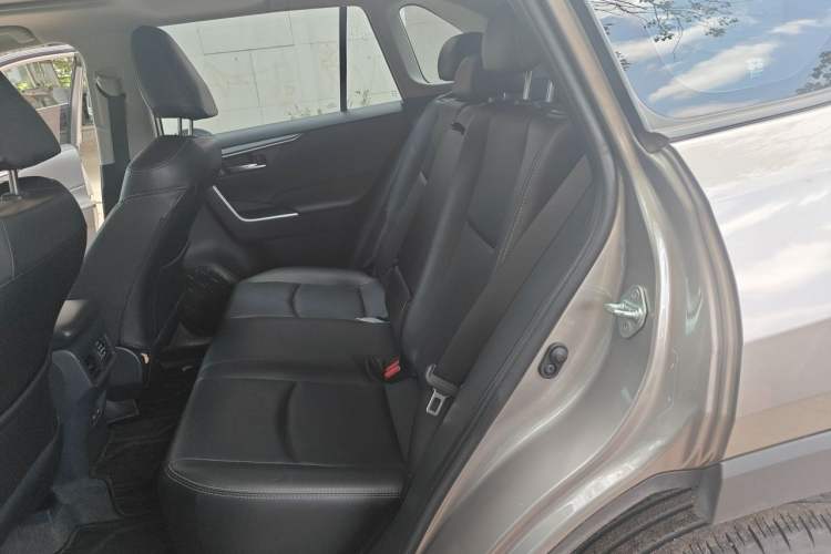 Used Toyota RAV4 2023 2.0L CVT Two-Wheel Drive Fashion Edition Left Rear Seat