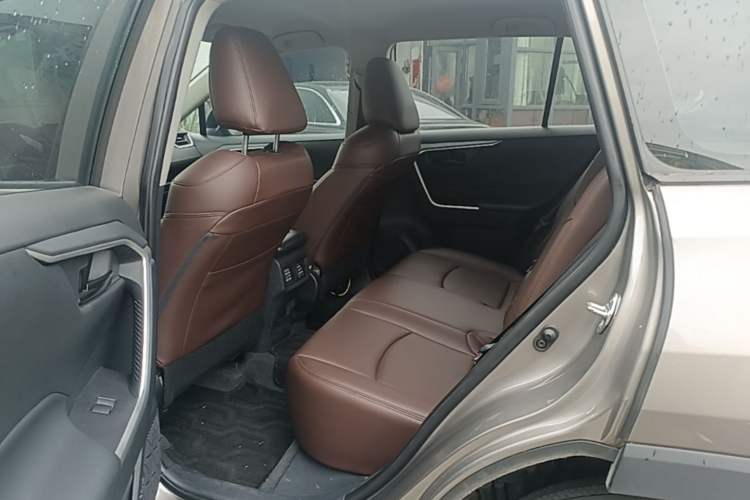 Used Toyota RAV4 2023 2.0L CVT Two-Wheel Drive Urban Edition Left Rear Seat
