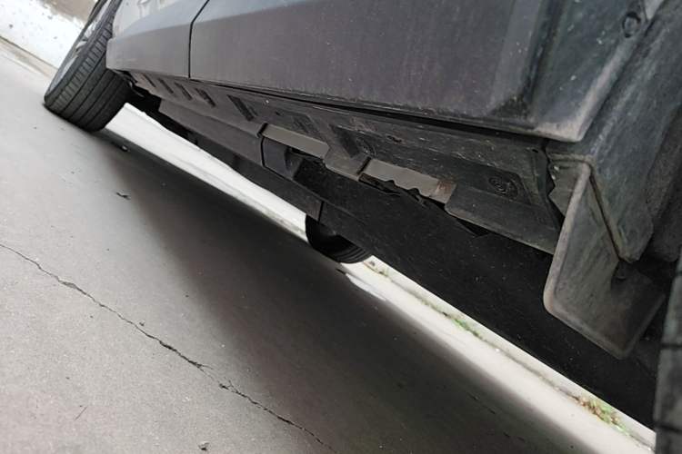 Used Toyota RAV4 2023 2.0L CVT Two-Wheel Drive Fashion Edition Left Side Sill