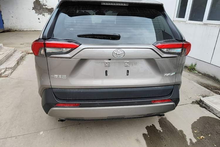 Used Toyota RAV4 2023 2.0L CVT Two-Wheel Drive Fashion Edition Rear