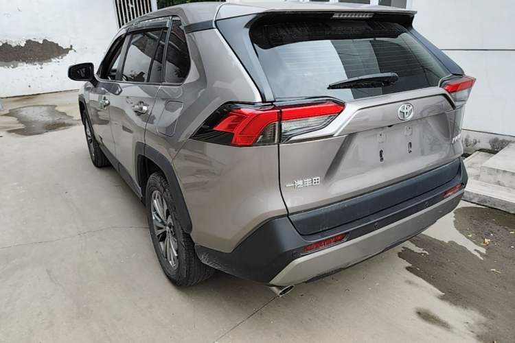 Used Toyota RAV4 2023 2.0L CVT Two-Wheel Drive Fashion Edition Rear Left 45 Deg