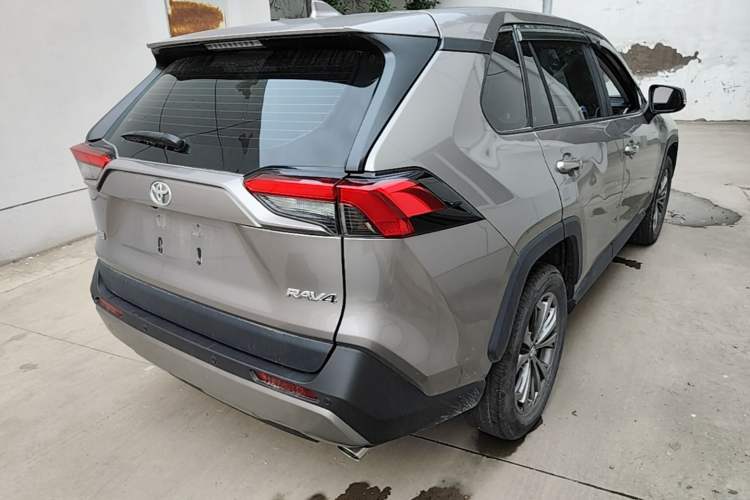 Used Toyota RAV4 2023 2.0L CVT Two-Wheel Drive Fashion Edition Rear Right 45 Deg