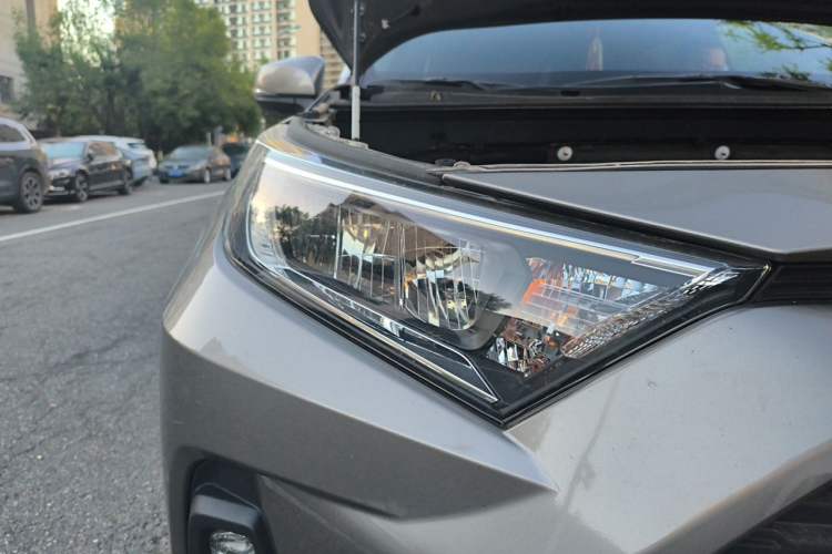 Used Toyota RAV4 2023 2.0L CVT Two-Wheel Drive Fashion Edition Right Front Headlight