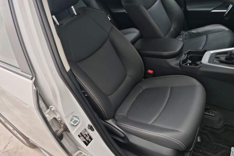 Used Toyota RAV4 2023 2.0L CVT Two-Wheel Drive Urban Edition Right Front Seat