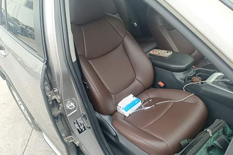 Used Toyota RAV4 2023 2.0L CVT Two-Wheel Drive Urban Edition Right Front Seat