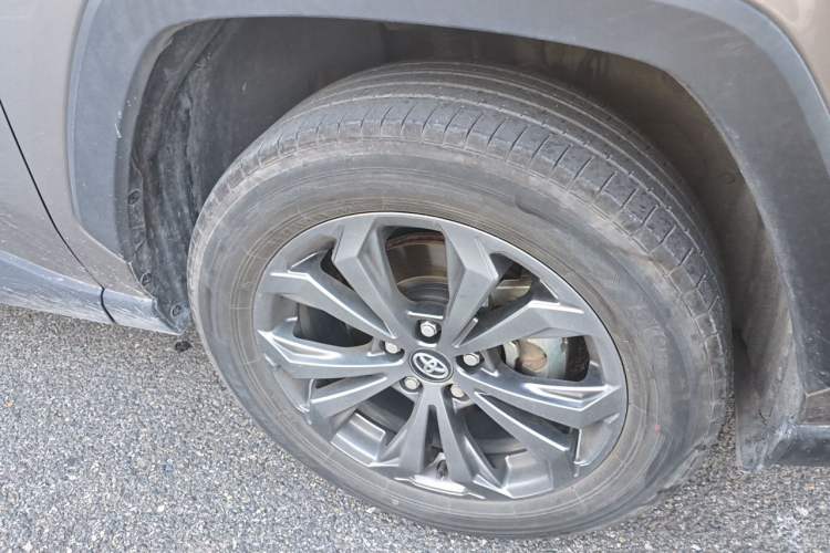 Used Toyota RAV4 2023 2.0L CVT Two-Wheel Drive Fashion Edition Right Front Wheel Hub