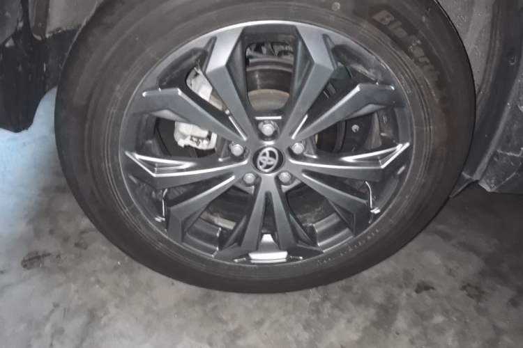 Used Toyota RAV4 2023 Dual-Engine 2.5L E-CVT Two-Wheel Drive Elite Plus Edition Right Front Wheel Hub