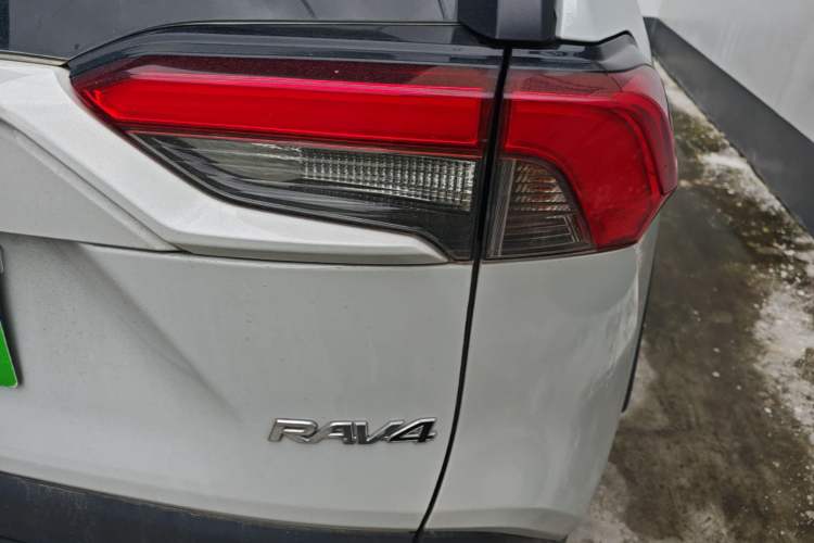 Used Toyota RAV4 2023 2.0L CVT Two-Wheel Drive Urban Edition Right Rear Taillight