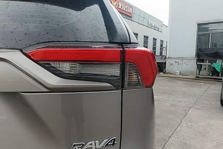 Used Toyota RAV4 2023 2.0L CVT Two-Wheel Drive Urban Edition Right Rear Taillight