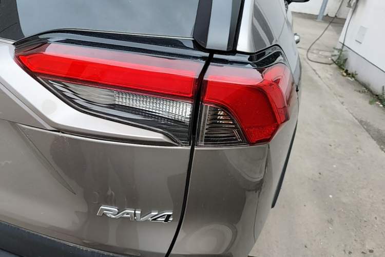 Used Toyota RAV4 2023 2.0L CVT Two-Wheel Drive Fashion Edition Right Rear Taillight