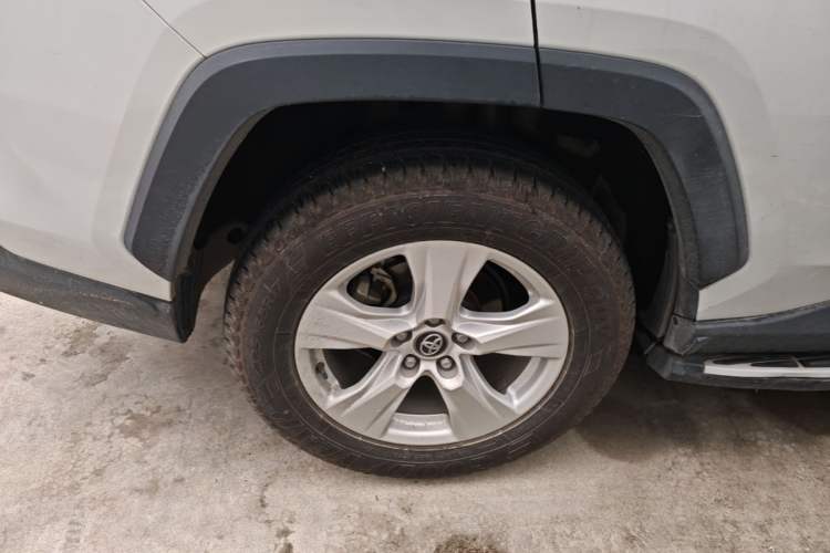 Used Toyota RAV4 2023 2.0L CVT Two-Wheel Drive Urban Edition Right Rear Wheel Hub