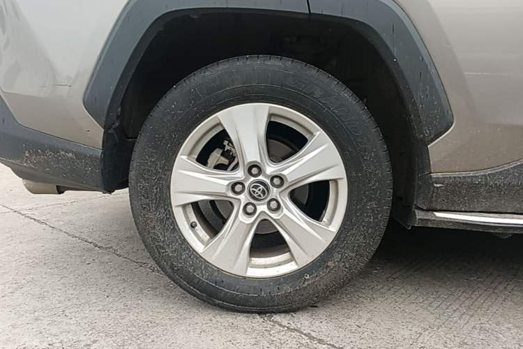 Used Toyota RAV4 2023 2.0L CVT Two-Wheel Drive Urban Edition Right Rear Wheel Hub