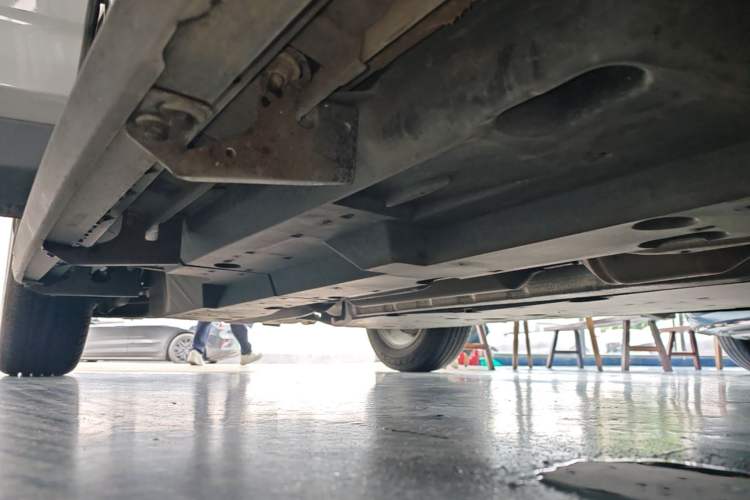 Used Toyota RAV4 2023 2.0L CVT Two-Wheel Drive Urban Edition Right Side Sill