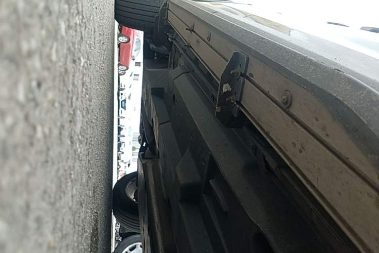 Used Toyota RAV4 2023 2.0L CVT Two-Wheel Drive Urban Edition Right Side Sill