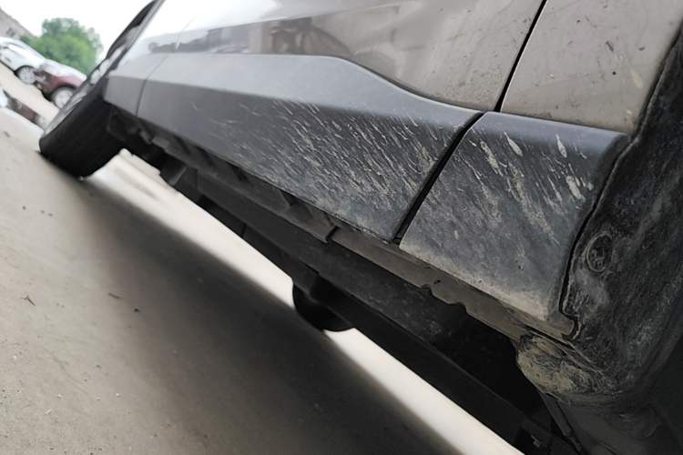 Used Toyota RAV4 2023 2.0L CVT Two-Wheel Drive Fashion Edition Right Side Sill