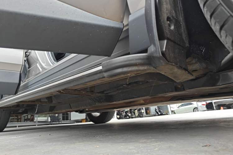 Used Toyota RAV4 2023 2.0L CVT Two-Wheel Drive Urban Edition Right Side Sill