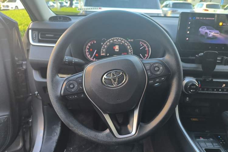 Used Toyota RAV4 2023 2.0L CVT Two-Wheel Drive Fashion Edition Steering Wheel