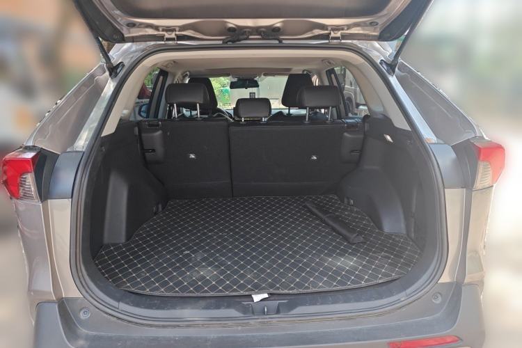Used Toyota RAV4 2023 2.0L CVT Two-Wheel Drive Fashion Edition Trunk